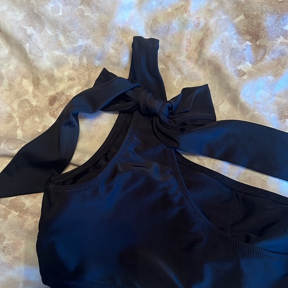 🆕AE- One Shoulder Bikini Top- L - Picture 3 of 3